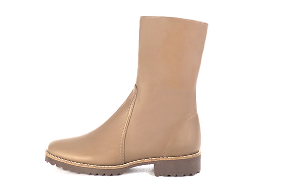 Tan beige women's ankle boots with a zip on the inside. Round toe. Flat rubber soles. Profile view - Florence KOOIJMAN